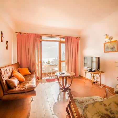 A06 - Seaview 1 Bed *